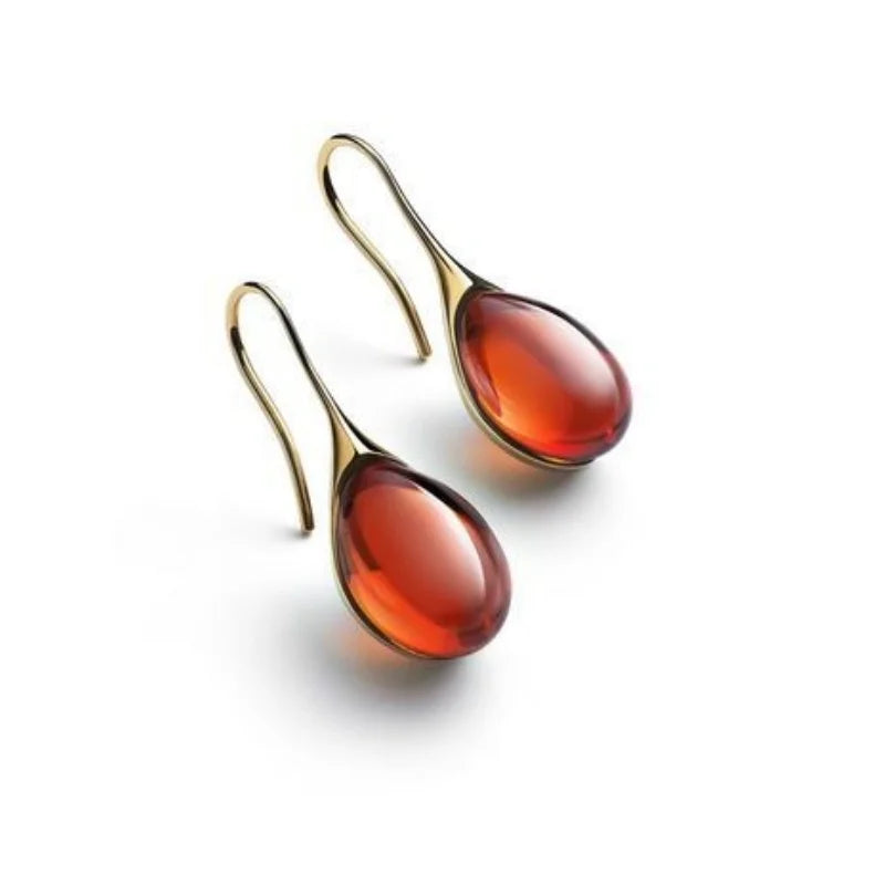 Laissez briller votre élégance, chaque jour – à travers la pureté d’une goutte de lumière.